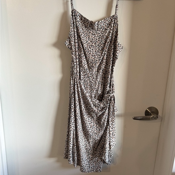 Abercrombie cheetah leopard print mini wrap dress - size M - Picture 1 of 7